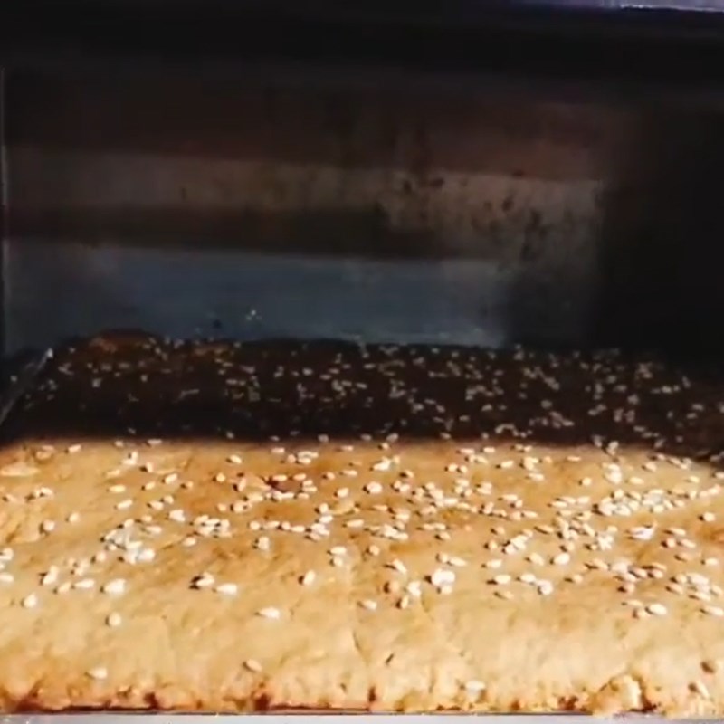 Bước 3  Nén khuôn và nướng bột Lương khô